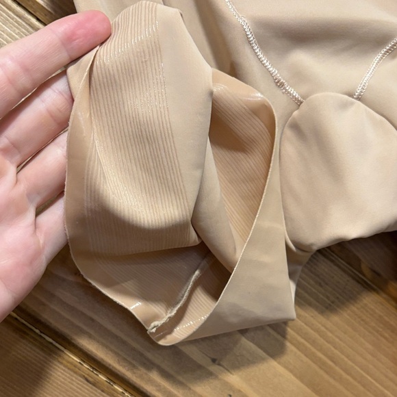 La Vie En Rose Nude Beige Shapewear Shorts Medium - Picture 3 of 5